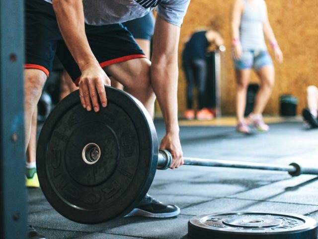 Le HIIT après 50 ans : comment éviter les blessures tout en maximisant les résultats